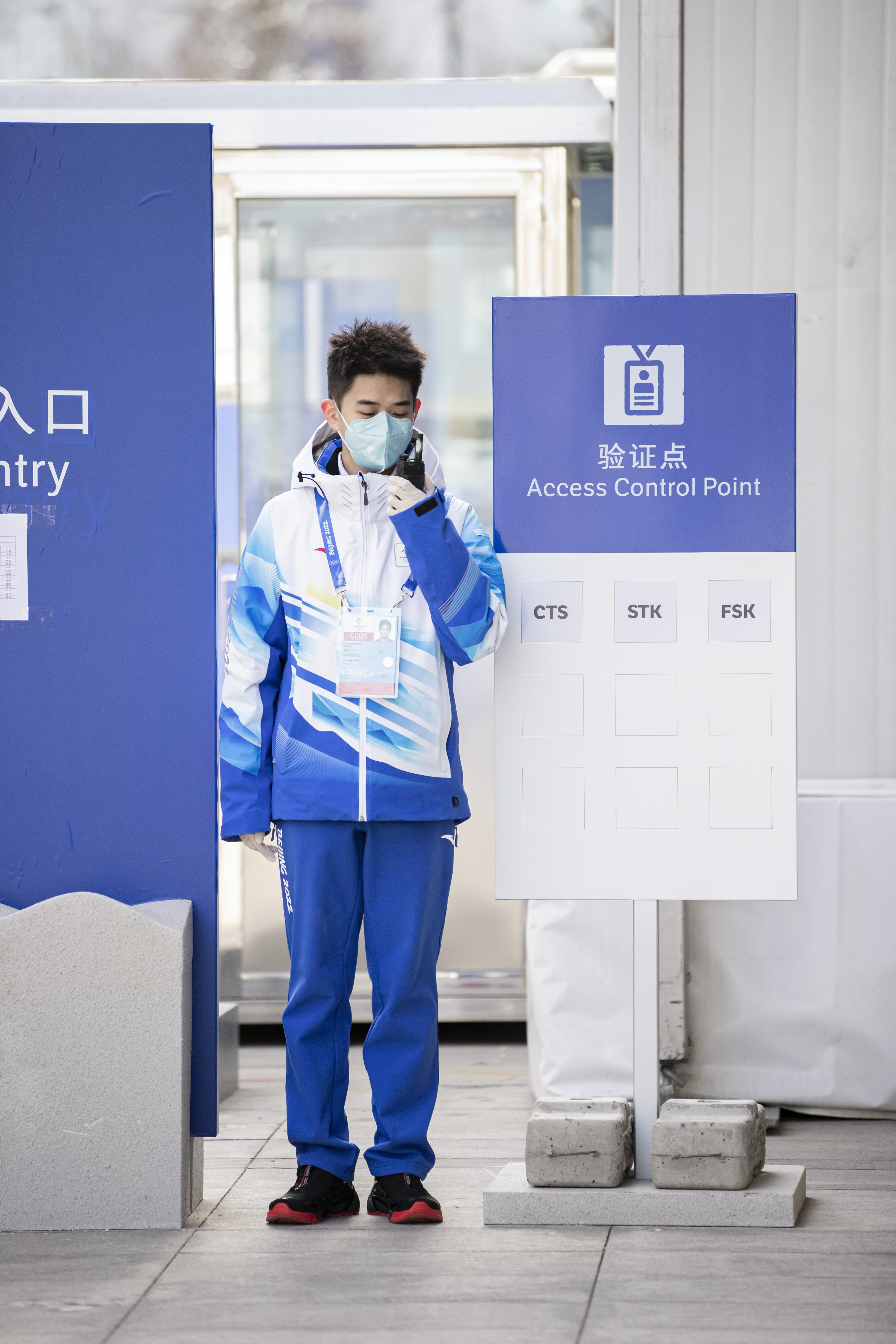 2022.1.23 Cui Mingshuo of our group served as a volunteer for the Beijing Winter Olympics