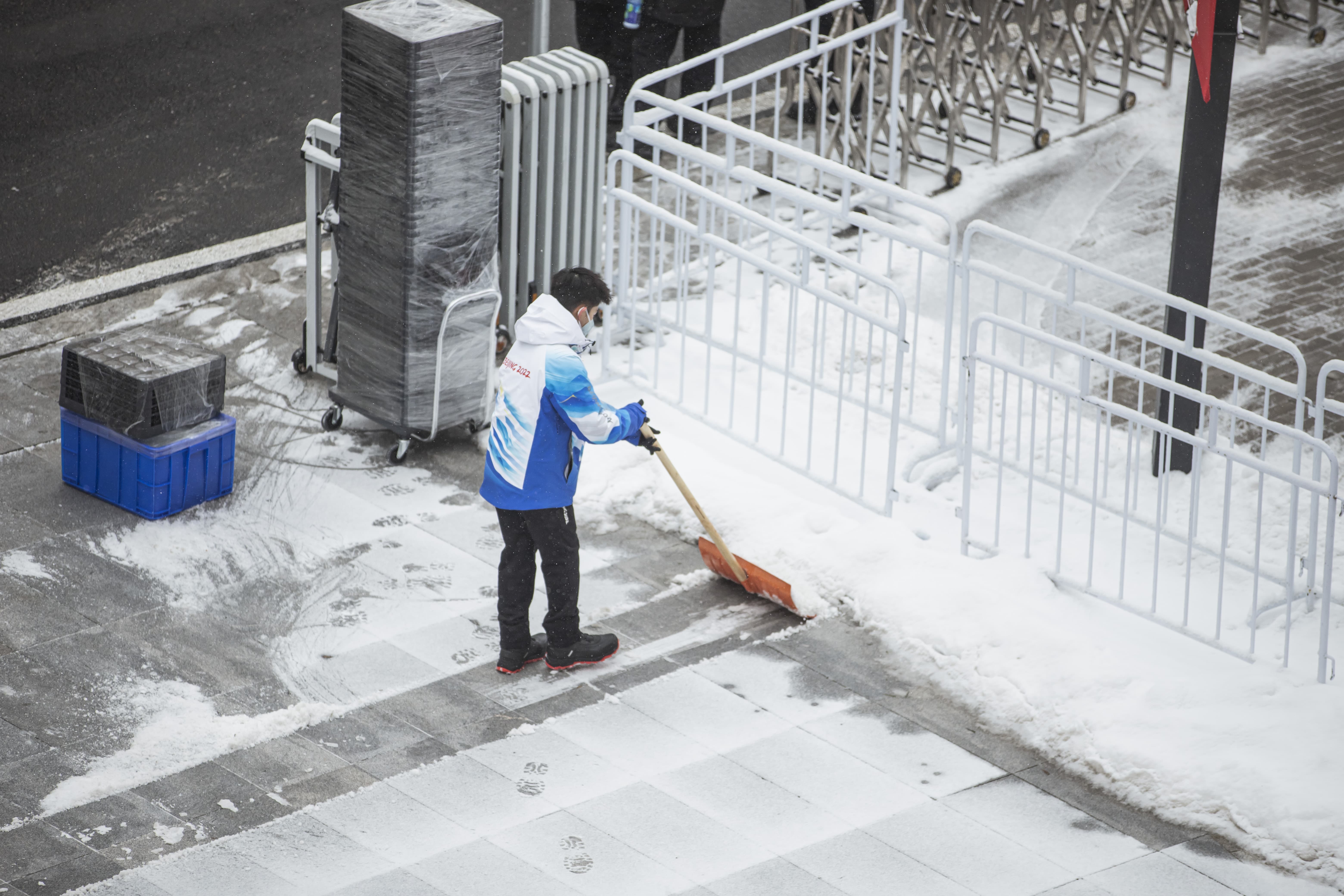 2022.1.23 Cui Mingshuo of our group served as a volunteer for the Beijing Winter Olympics