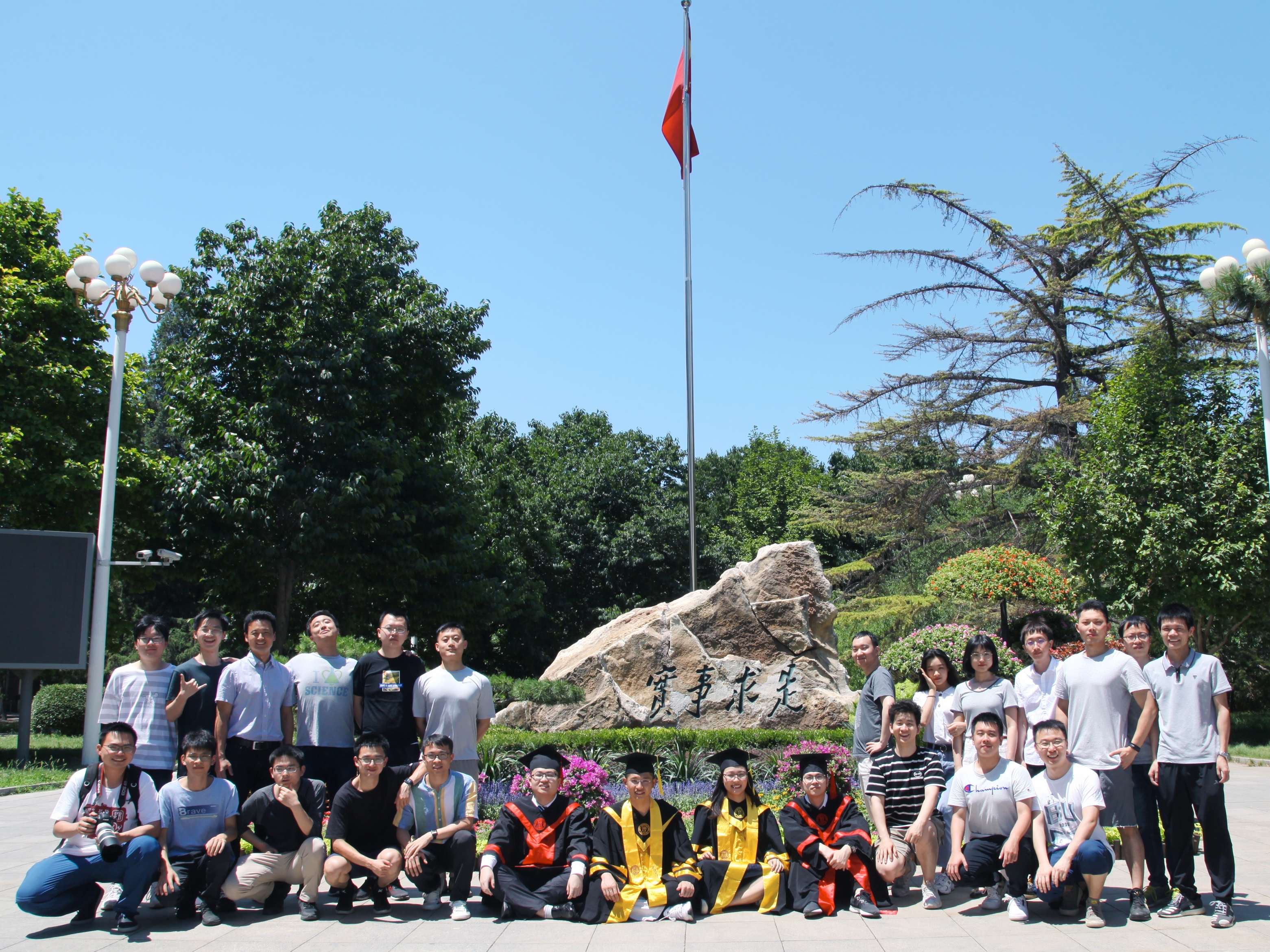 2021.6.21 Congratulations to Dr.Gui Qinyuan and Dr.Li Ruiting on his graduation