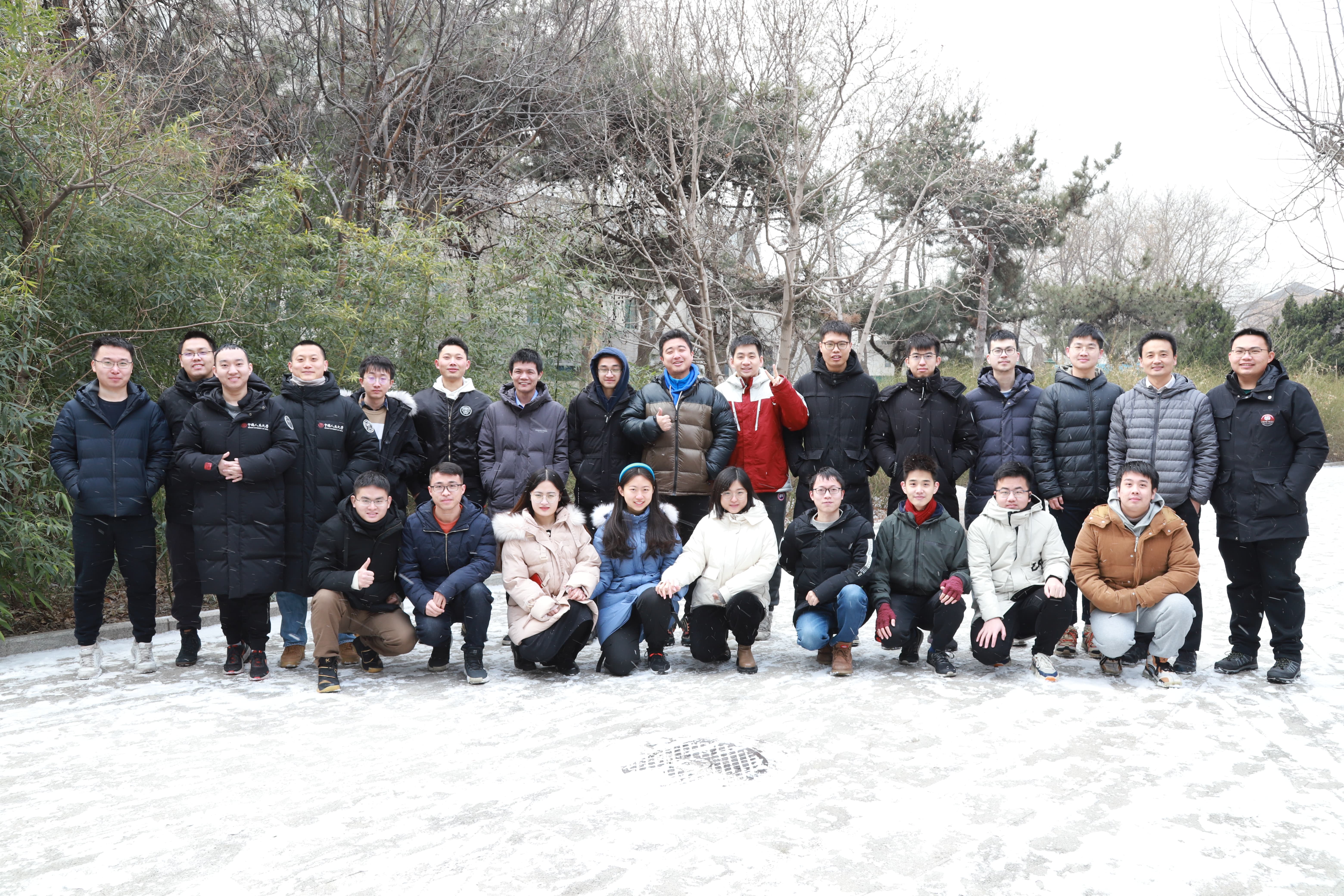 2022.1.22 Group photo taken on a snowy day