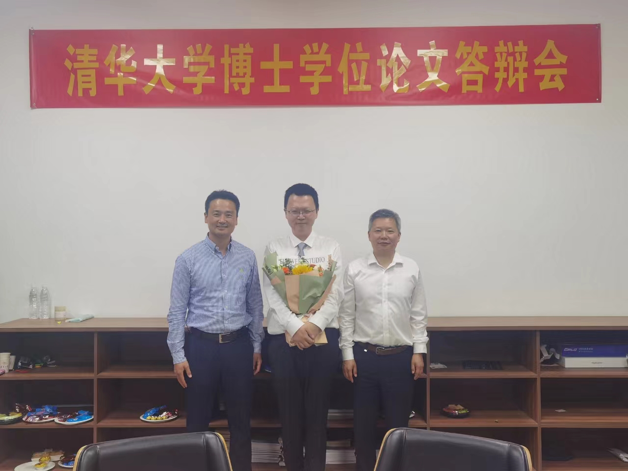 2024.5.31 Congratulations to Shanzhi Lv, Jichen Jia, Yanji Chu, Xiaodong Lian, Zhiwu Chen and Zhaoxiang Yang for passing master thesis defense !